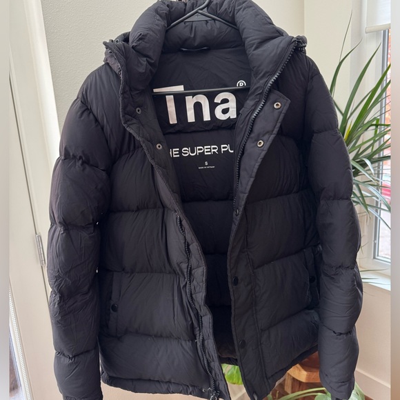 Aritzia Jackets & Blazers - Aritzia Super Puff jacket